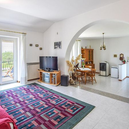 2 Bedroom Cozy Apartment In Градо Екстер'єр фото